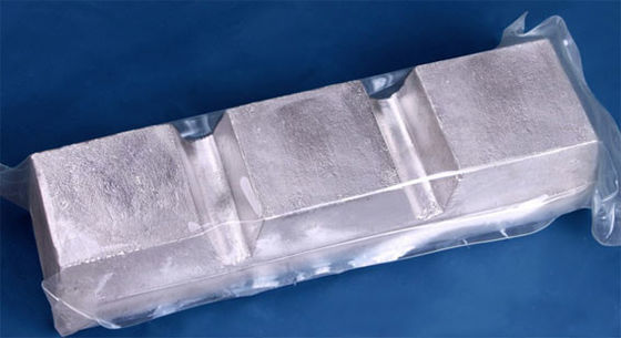 Alüminyum Gadolinyum Master Alloy AlGd30 Alüminyum Endüstrisinde Tahıl Rafinerliği ve 3C Ürünleri için Ingot