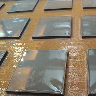 Basınçsız Sinterlenmiş Silisyum Karbür Seramik Levha 50x50x8mm, %99.0'dan Yüksek SiC Saflığı ile Balistik Zırh Plakası İçin