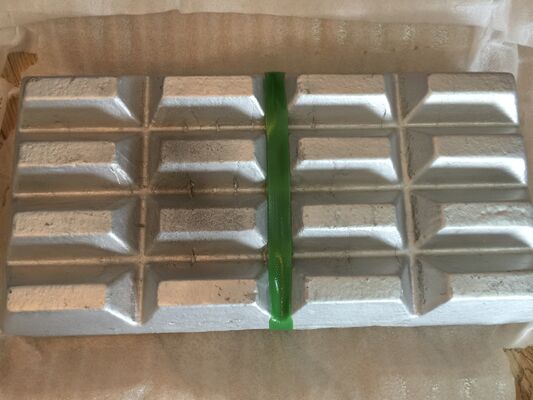 Sıcak bir yerde saklayın Magnezyum Master Alloy düzensiz ingot türü, metal işleme ve alaşım üretimi için optimize edilmiş pürüzsüz yüzey