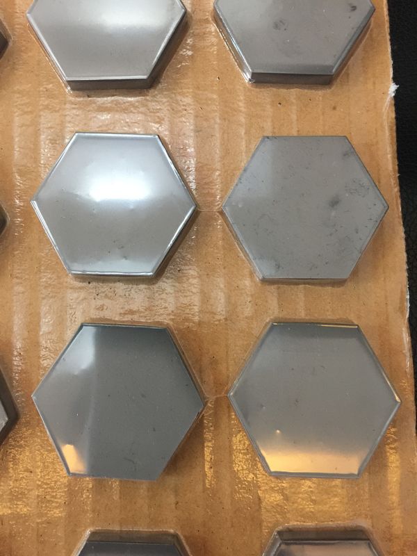 Basınçsız Sinterlenmiş Bor Karbür R400 50mm Altıgen Balistik Kiremit, NIJ Seviye IV Koruma ile Havacılık Zırhı için